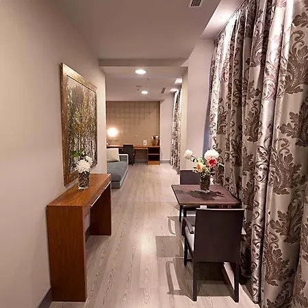Ciudad De Ponferrada, Ascend Collection بونفيراذا