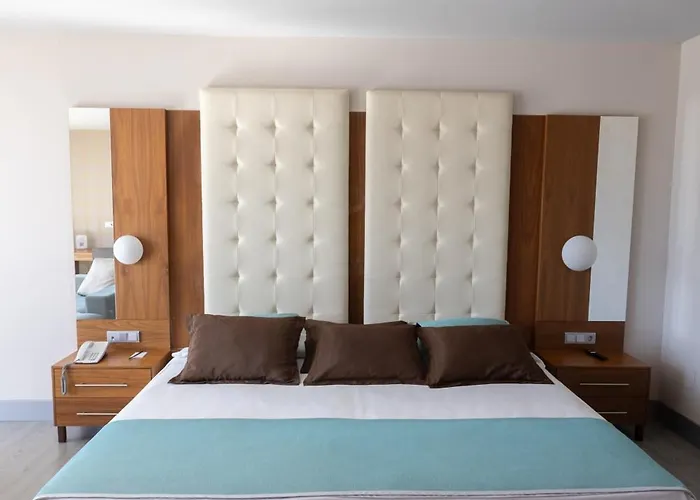 Ciudad De Ponferrada, Ascend Collection 4*