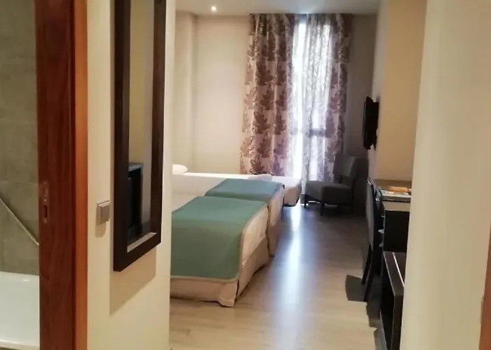 Ciudad De Ponferrada, Ascend Collection 4*